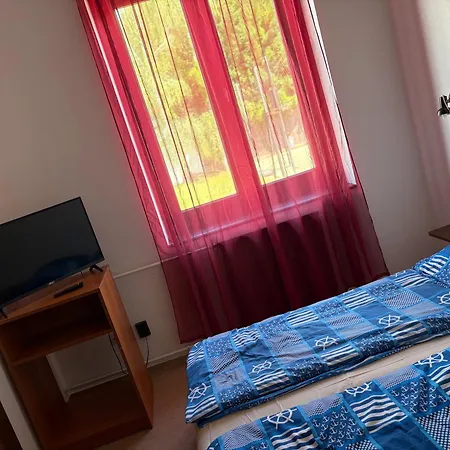 Fenyo Liget Vendeghaz بيت ضيافة بالاتوليلّي